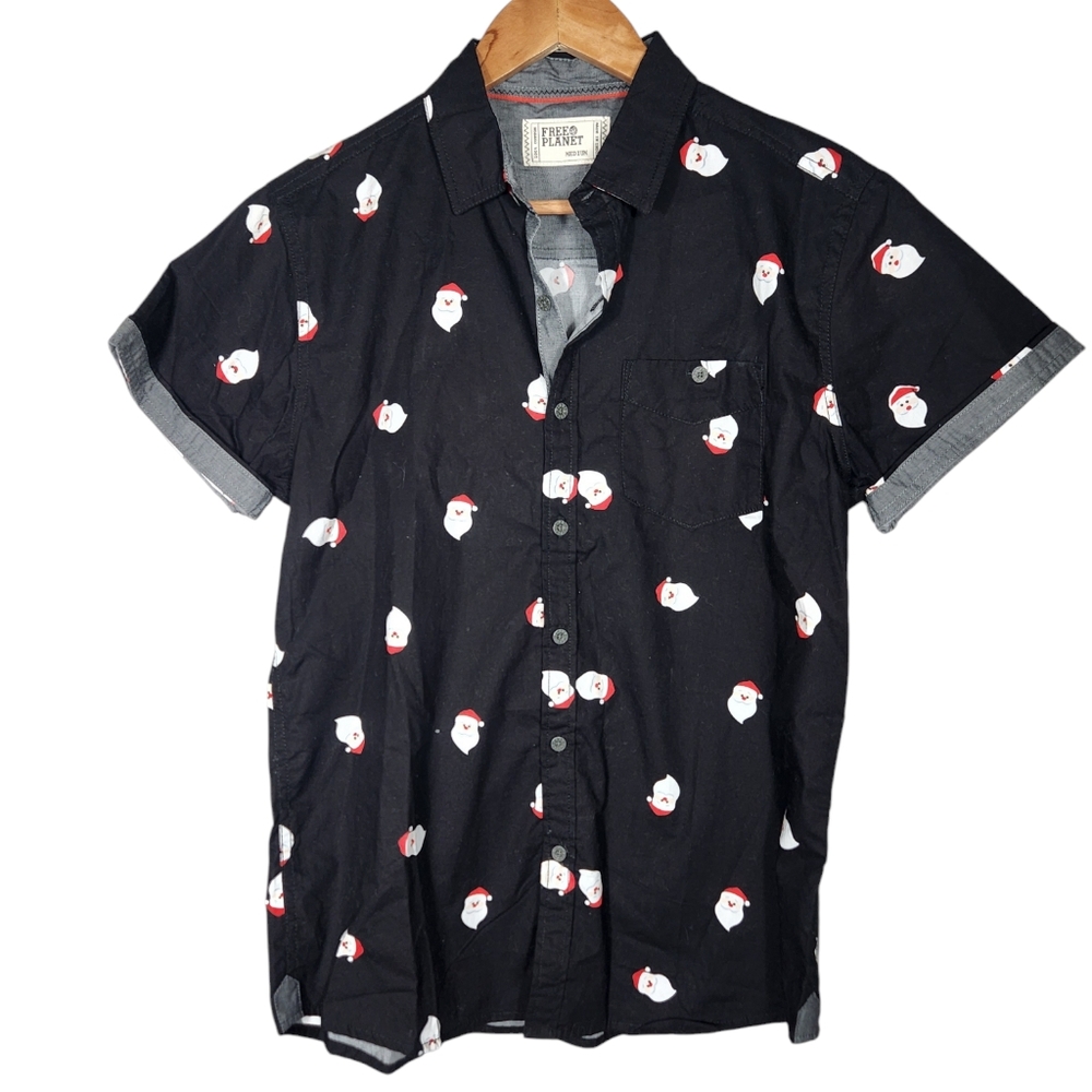 Free Planet NWOT Santa Claus Christmas Short Sleeve Button Up Shirt Medium Slim
